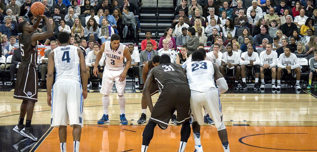 Lehigh men’s basketball squeezes past Navy 59-53