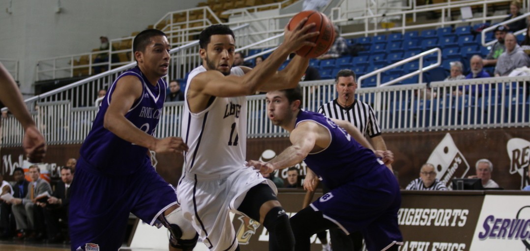 Lehigh men’s basketball comes back, beats Holy Cross 64-59